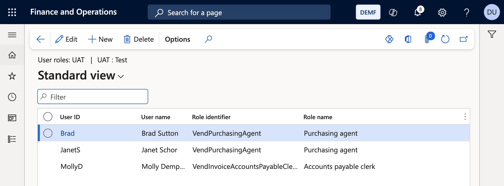 Benutzerrollen für UAT: Brad und JanetS bekommen Purchasing agent, MollyD bekommt Accounts payable clerk